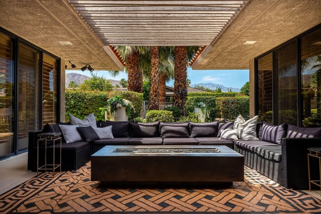 Building Photo - 18 McGill Dr