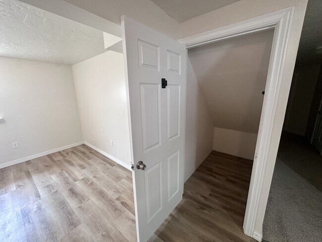 Building Photo - 14053 Lowe Peak Dr