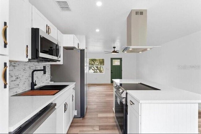 Building Photo - 216 Jean St