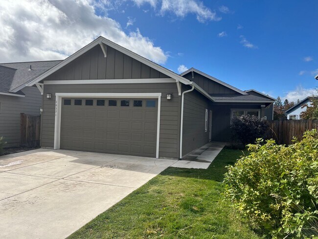 Building Photo - Single Level Home with Nice Layout