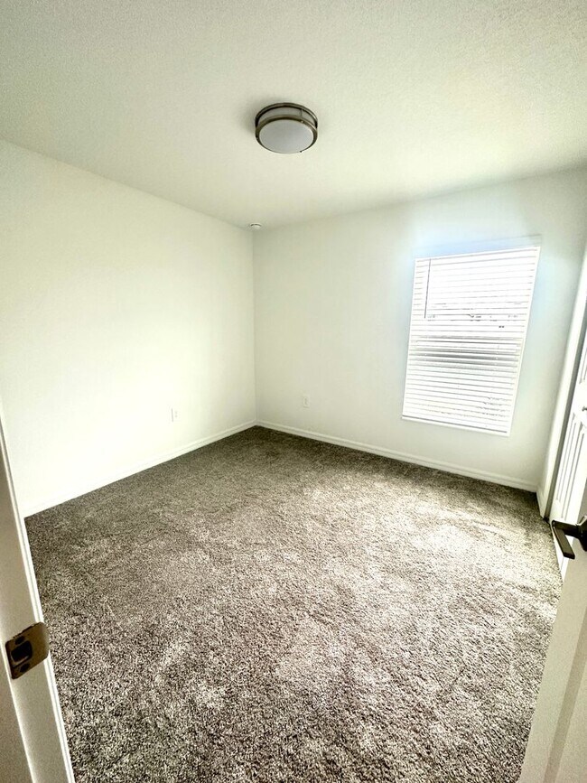 Building Photo - Brand New 4 bed inCypress Park - Haines City