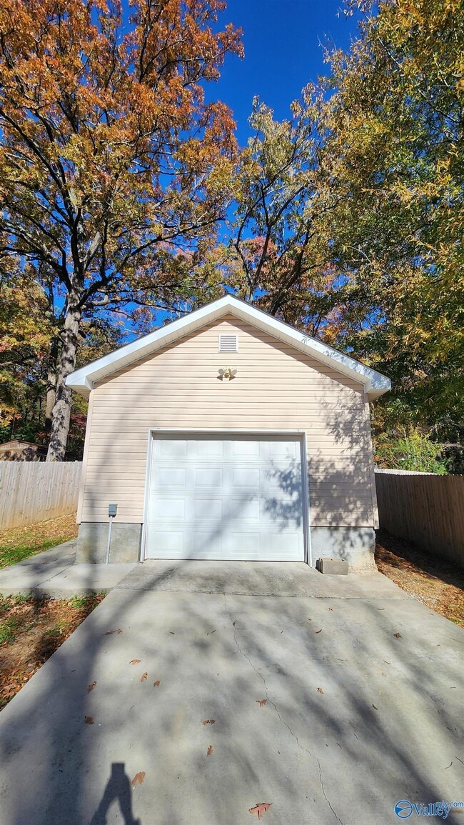 Building Photo - 1321 Ann St NW