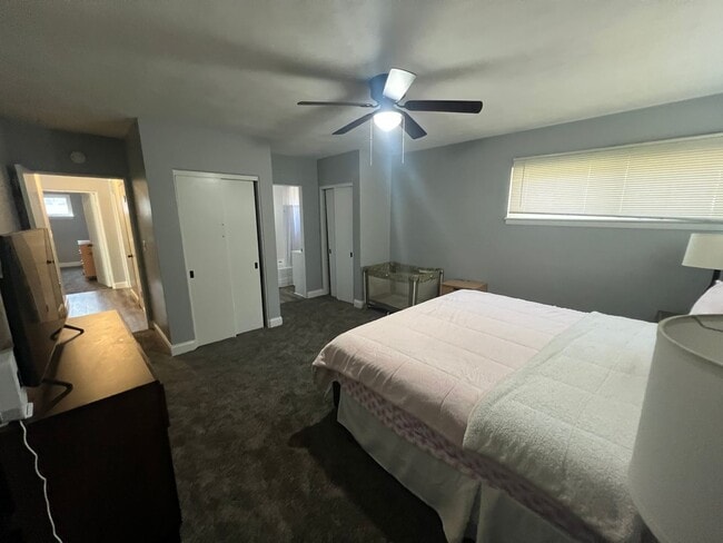 Building Photo - Large Moline Home with 3-Car Garage, Privacy, and Plenty of Space