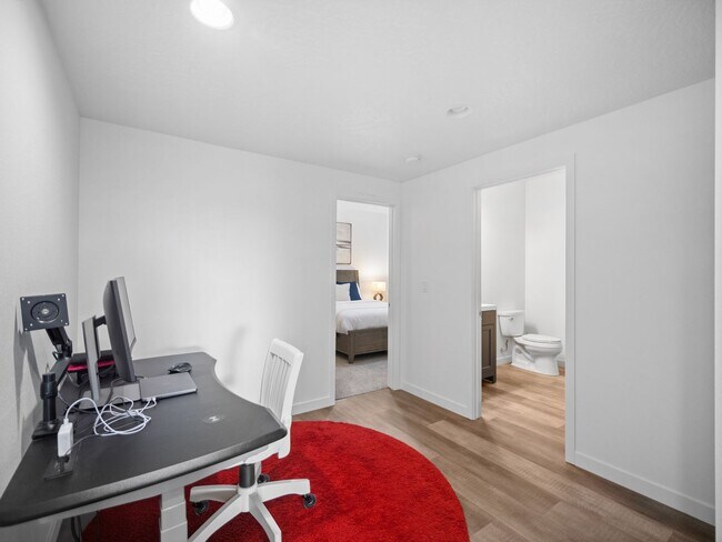 Building Photo - 4 bedroom Modern Home at Eagle Ridge Estates