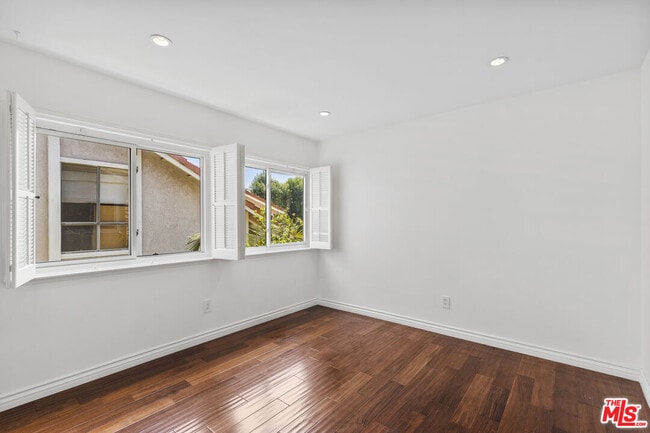 Building Photo - 10211 Clematis Ct