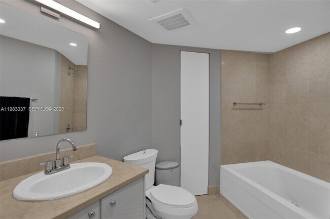 Building Photo - 20000 E Country Club Dr