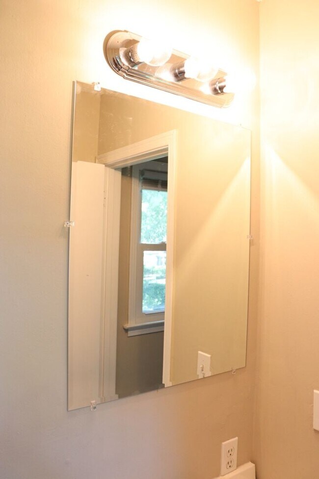 Building Photo - Handsome  3-bedroom ranch home!