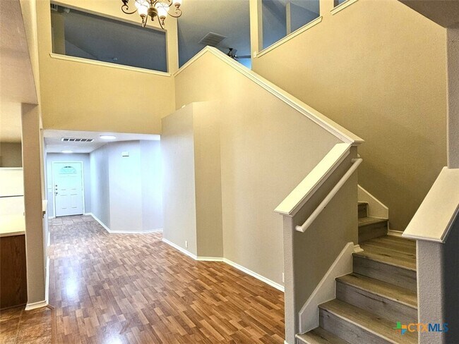 Building Photo - 1715 Mountain Brook