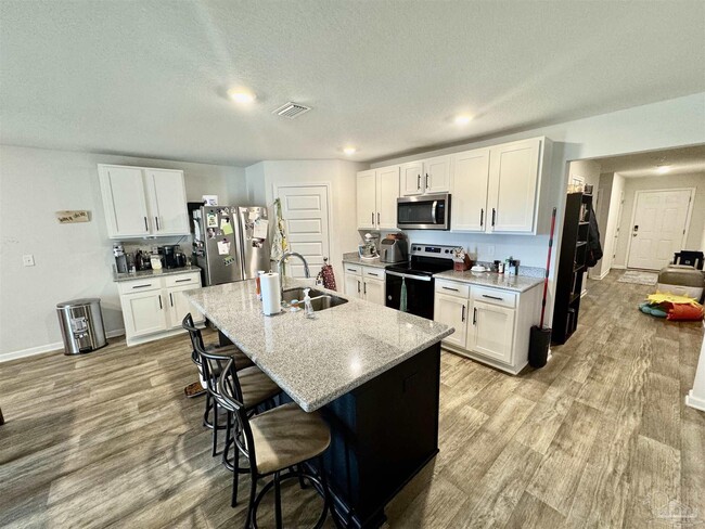 Building Photo - 5645 Guinevere Ln