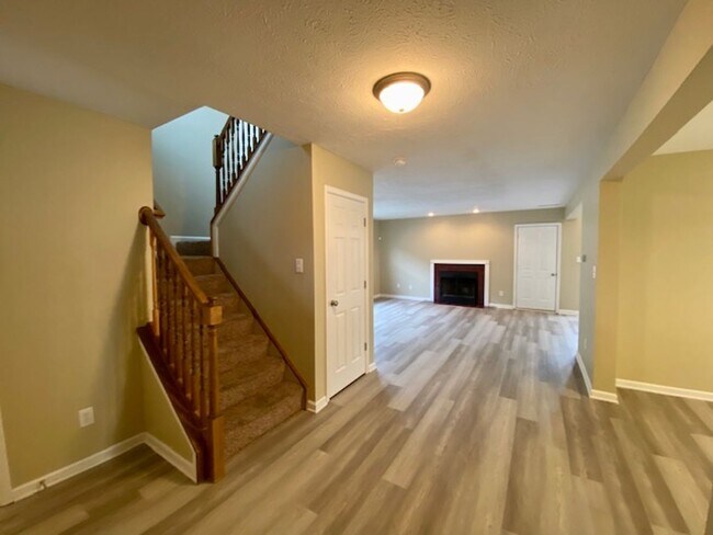 Building Photo - COMING SOON!! Stunning 4 Bedroom 2.5 Bathr...