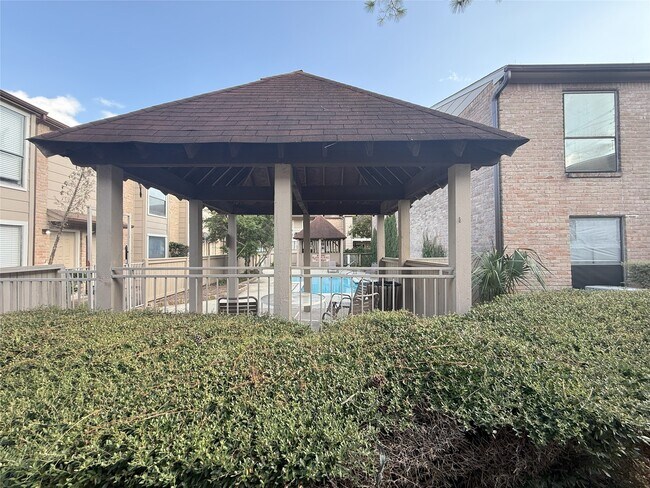 Building Photo - 2100 Wilcrest Dr