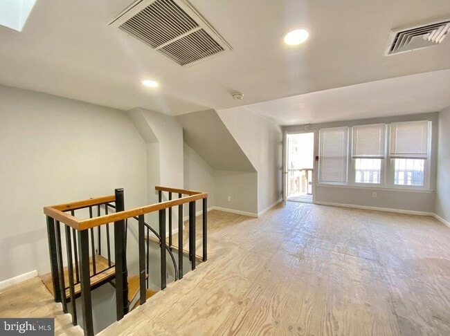 Building Photo - 713 Walnut St