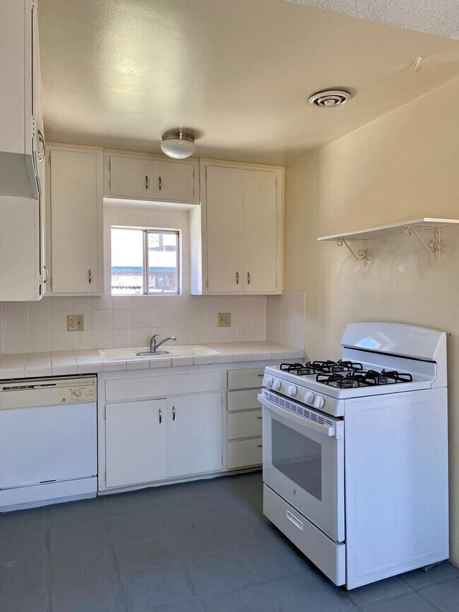 Building Photo - J &amp; R Properties-4th Street