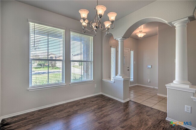 Building Photo - 1011 Sugar Brook Dr