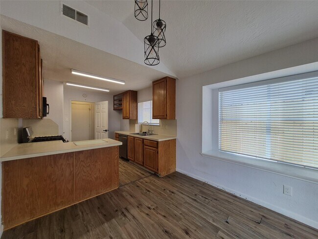 Building Photo - 5110 Kleindale Dr