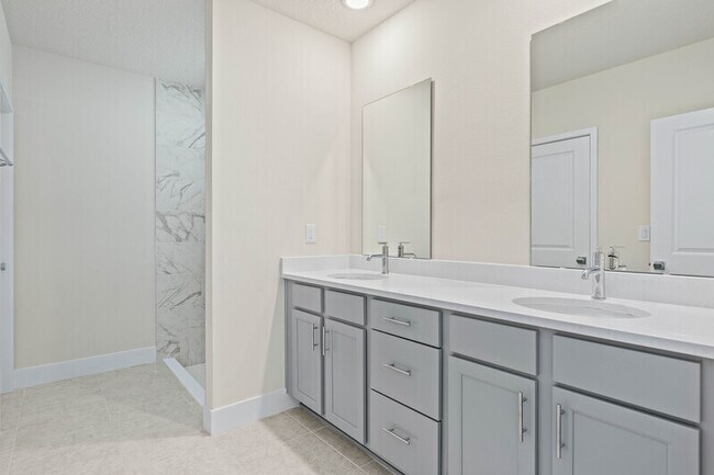 Building Photo - 11 Portia Ln