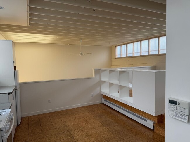 Building Photo - Bright Live-Work Studio with tall ceilings off Lowell Street in Oakland