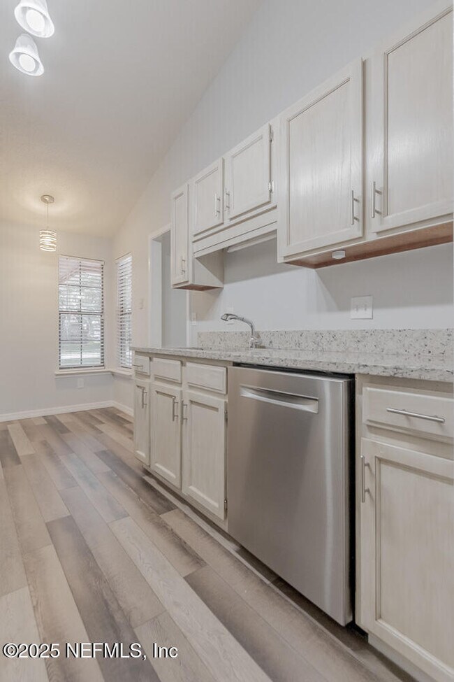 Building Photo - 3331 Ashridge Dr