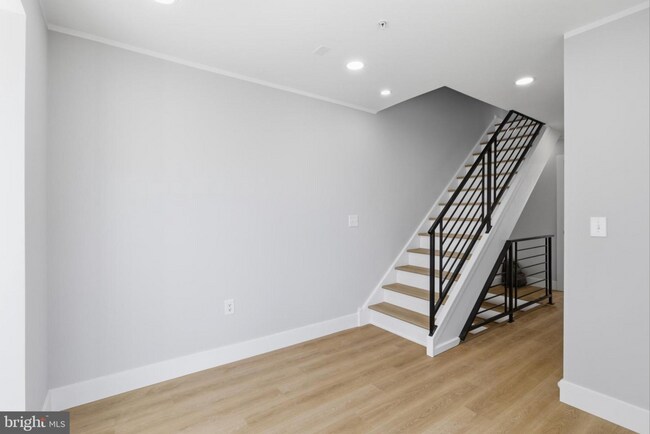 Building Photo - 1511 W Flora St