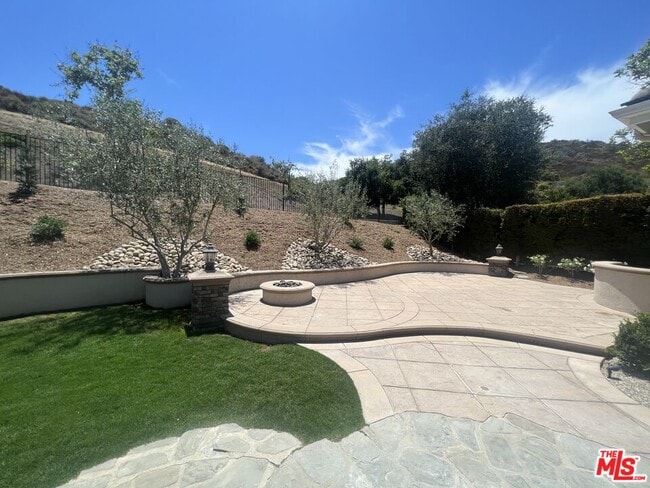 Building Photo - 4566 Via Del Rancho