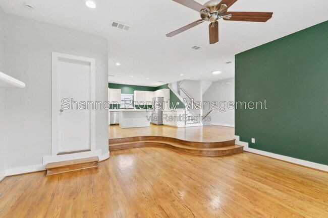 Building Photo - 1604 Reinerman St