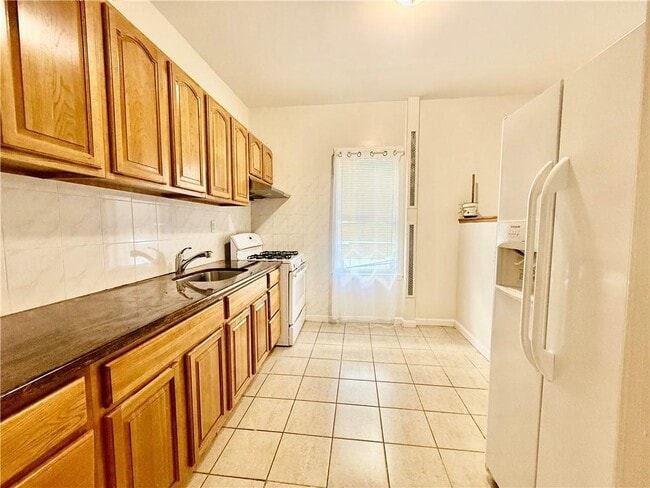 Building Photo - 2311 E 13th St