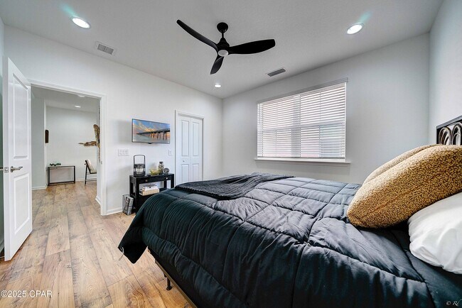 Building Photo - 8980 Coral Reef Wy