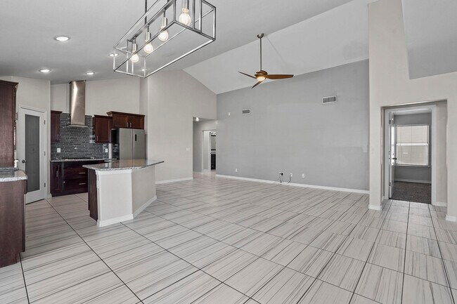 Building Photo - 14925 Tierra Haven Ave