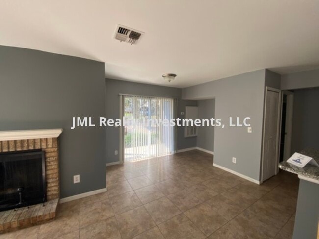 Building Photo - 2 bedroom 2 bath 1st floor condo in the Hidden Village Condos of Lake Mary