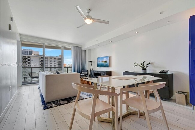 Building Photo - 3101 Bayshore Dr
