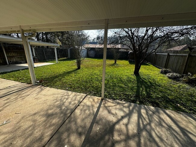 Building Photo - Ozone Woods Ranch