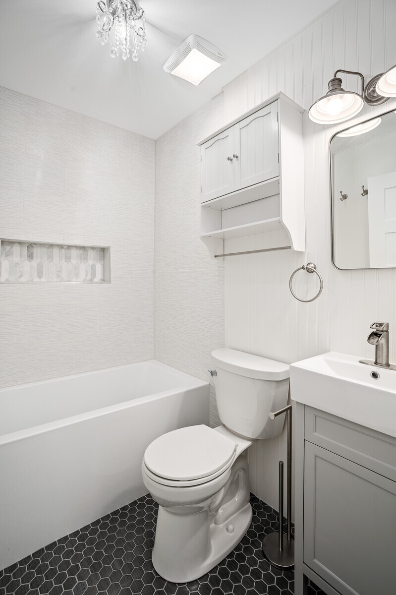 Building Photo - 2112 Sanborn Dr