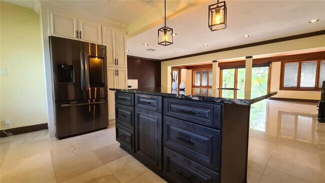 Building Photo - 1515 S West Shore Blvd