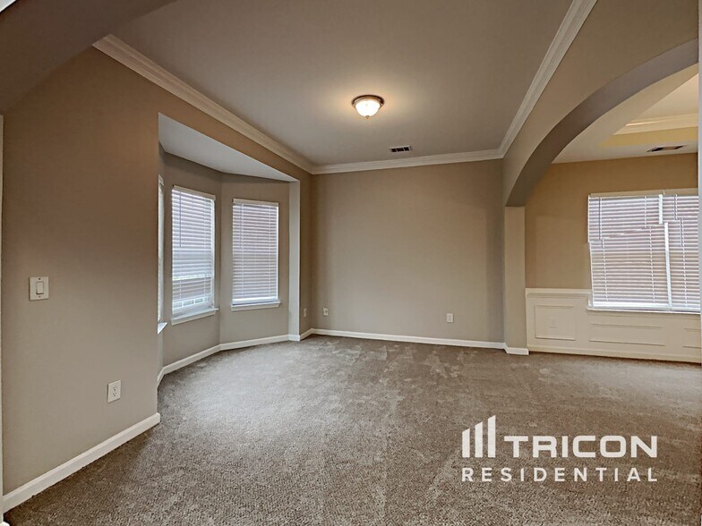 Building Photo - 7751 Parkside Dr