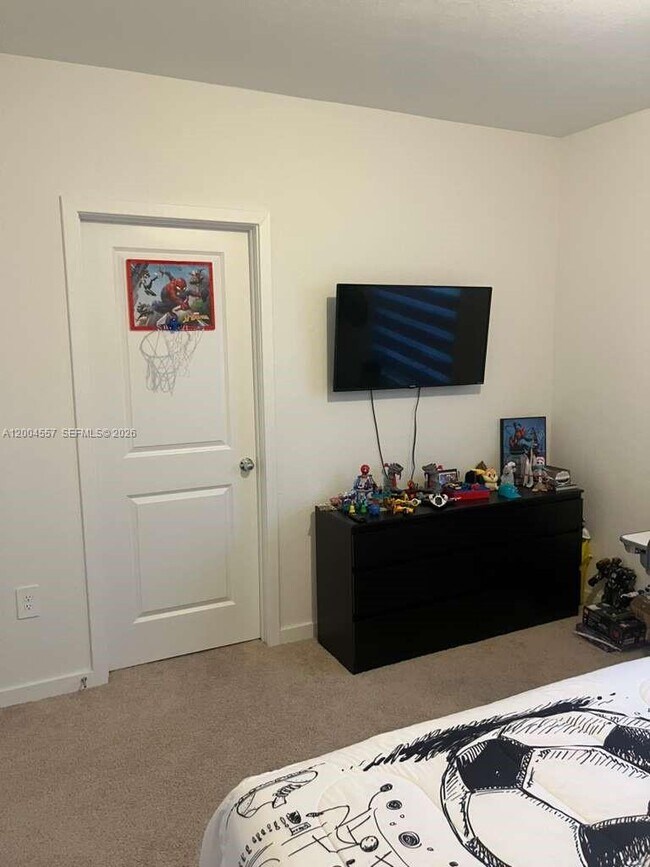 Building Photo - 1431 NE 3rd Ave