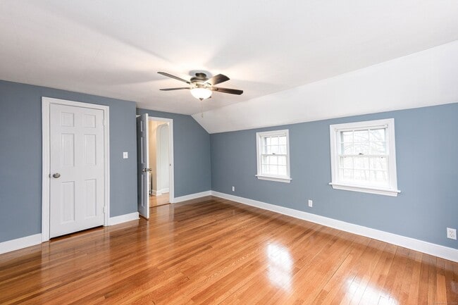 Building Photo - 1670 Hartford Tpke