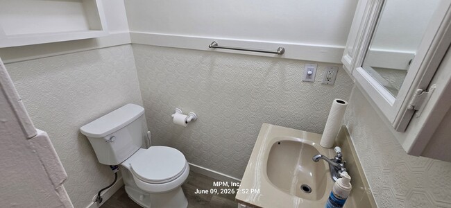 Building Photo - Large 1 bed 1 bath home on its own lot
