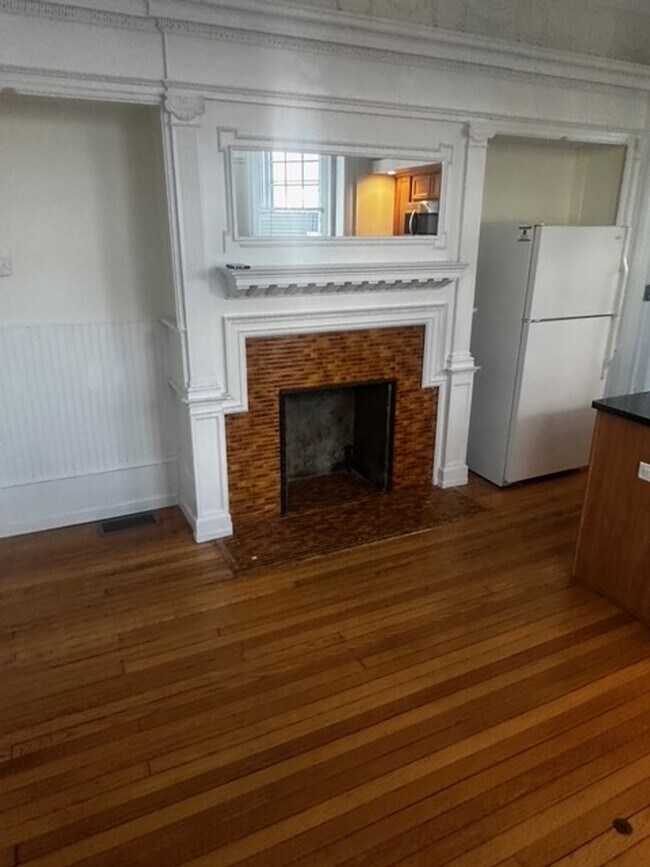 Building Photo - 15 Strathallan Park