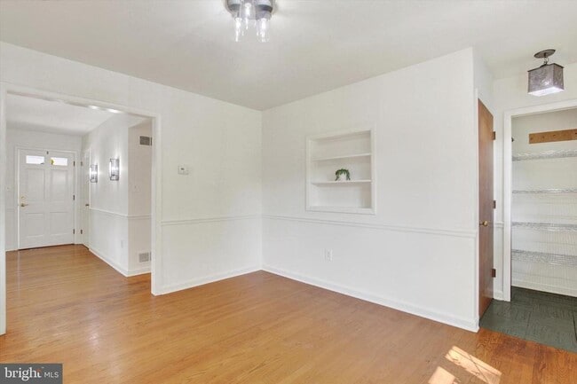 Building Photo - 974 Fairview Ave