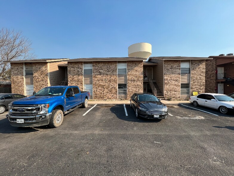 Building Photo - 1702 Kirk Ave