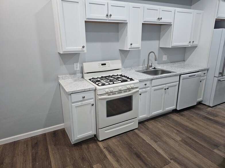 Building Photo - 711 N Ohio Ave