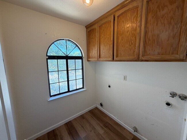 Building Photo - Large Corner Lot