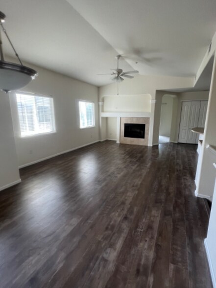 Building Photo - 2307 Calais Dr
