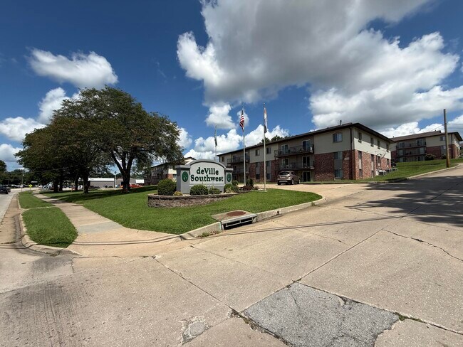 Building Photo - 819 Southwest Blvd
