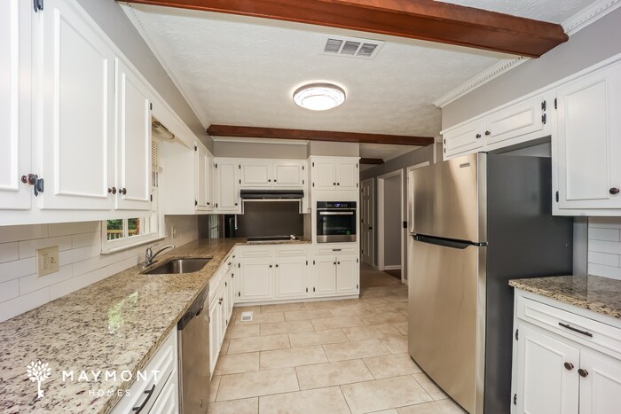 Building Photo - 3560 Clubhouse Ln SE