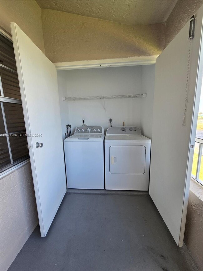 Building Photo - 2881 N Oakland Forest Dr