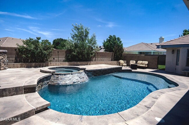 Building Photo - 43632 Colony Dr