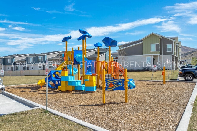 Building Photo - 4249 E Hl Vw Dr