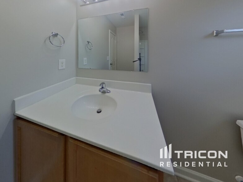 Building Photo - 4717 Brewer Dr