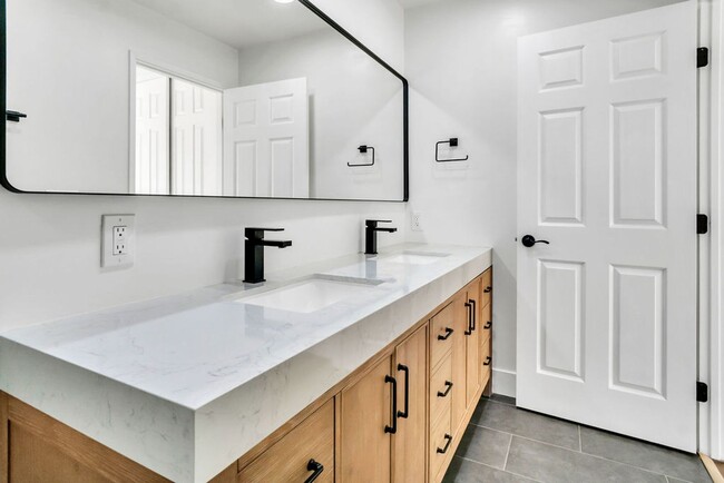 Building Photo - Beautiful single family home in Rancho Penasquitos! Available immediately!